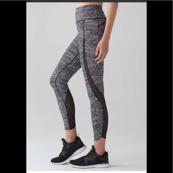 lululemon Pants - LULULEMON Pace Perfect 7/8 Tight (25") Legging Black White Womens 4